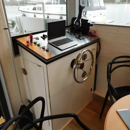 Hotel na wodzie Hausbot Na Vltave